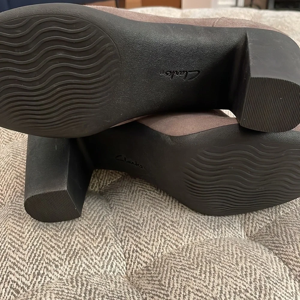 Clarks Artisan ankle boots size 7.5 W